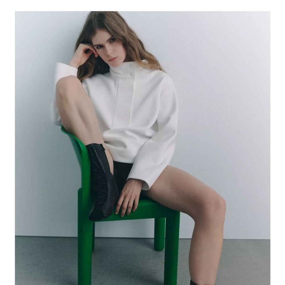 ZARA NEW Sweater high collar L PRICE
🚨FIRM PRICE
